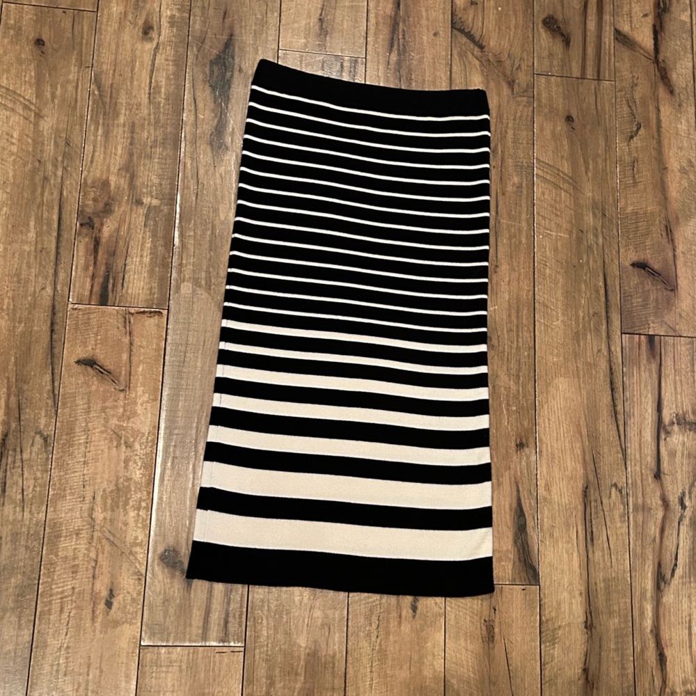 Ann Taylor Stripe Skirt, size M.